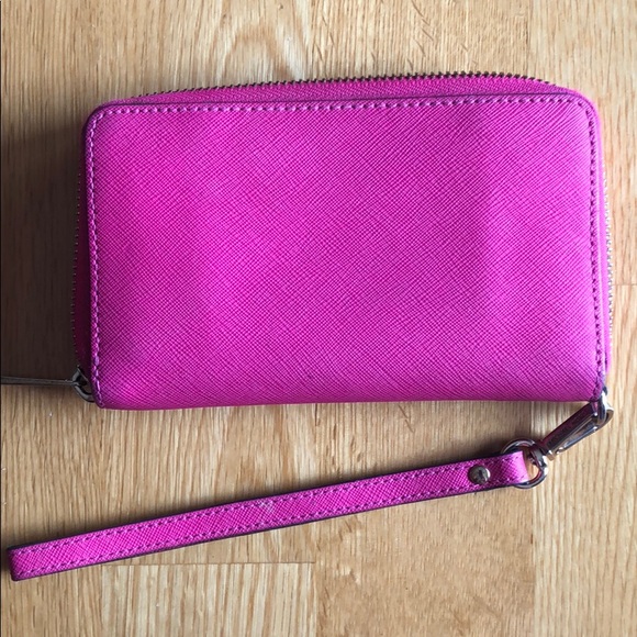 Michael Kors wristlet wallet - Picture 3 of 3